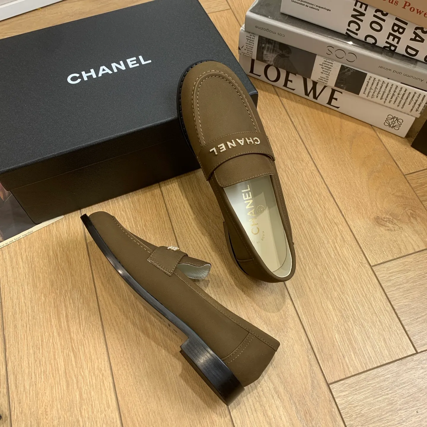 👟👟Ex-factory price 640👟👟 🍀2025 spring and summer new Chanel Chanel small diamond buckle monogram Loaf lazy half-slippers, which can be worn all year round. No matter when you wear them, they are very high-end and durable. When shopping, you can attract attention on the street! Easily travel between commuting and leisure occasions, becoming a carefree fashionable and elegant woman~ Upper: cowhide/butter Lining: lambskin Sole: Italian genuine leather outsole Size: 35-39 (40/41 customized, non-refundable and non-exchangeable 👉